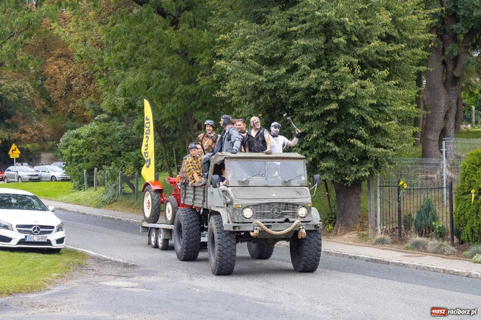 Zdjęcie w galerii na portalu naszraciborz.pl: Krowiarki Ciapek Racing 3. Parada traktorów wiadomości z regionu
