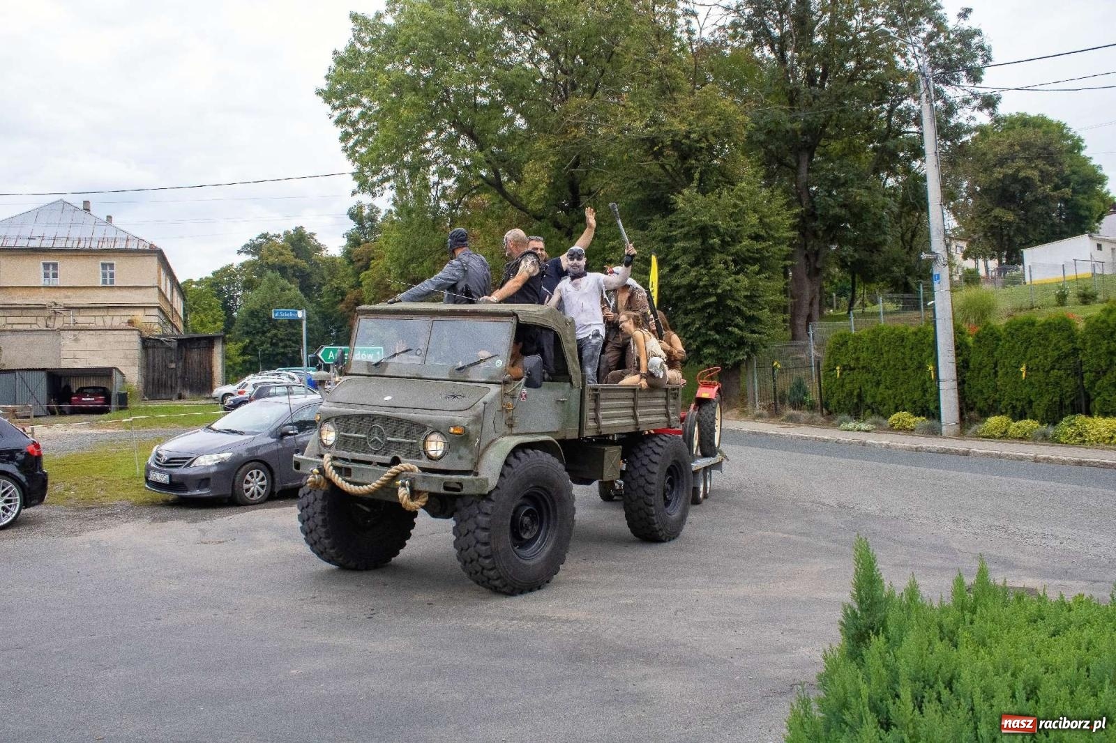 Zdjęcie w galerii na portalu naszraciborz.pl: Krowiarki Ciapek Racing 3. Parada traktorów wiadomości z regionu