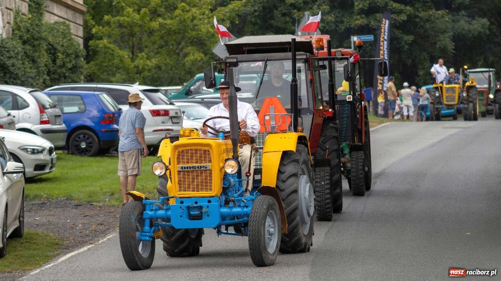Zdjęcie w galerii na portalu naszraciborz.pl: Krowiarki Ciapek Racing 3. Parada traktorów wiadomości z regionu
