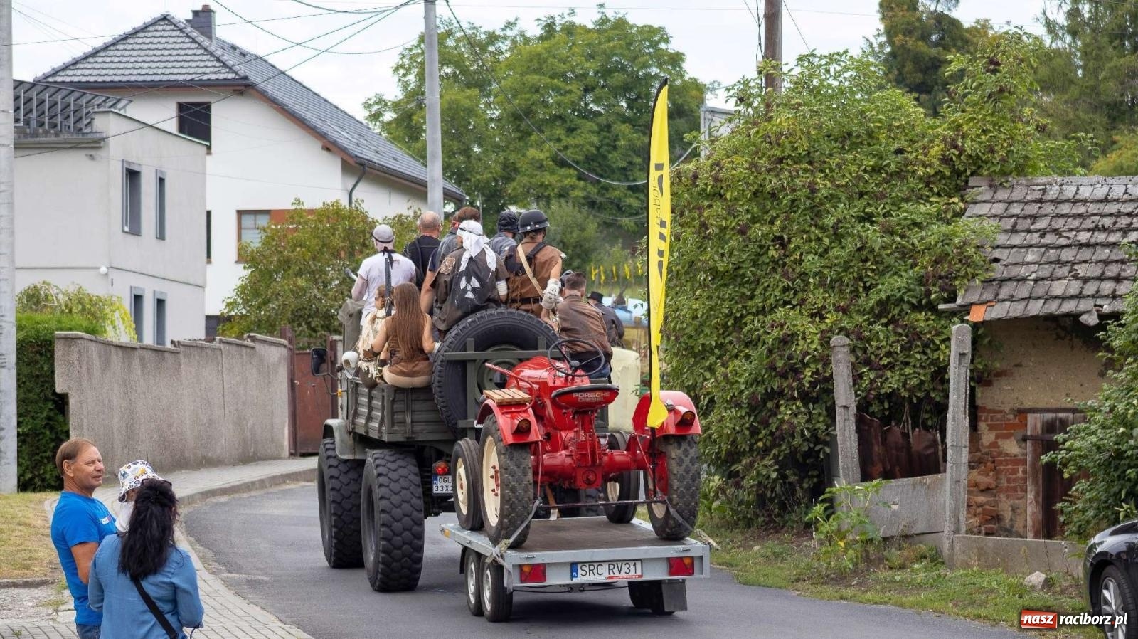 Zdjęcie w galerii na portalu naszraciborz.pl: Krowiarki Ciapek Racing 3. Parada traktorów wiadomości z regionu