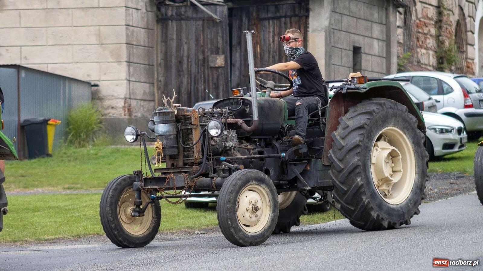 Zdjęcie w galerii na portalu naszraciborz.pl: Krowiarki Ciapek Racing 3. Parada traktorów wiadomości z regionu