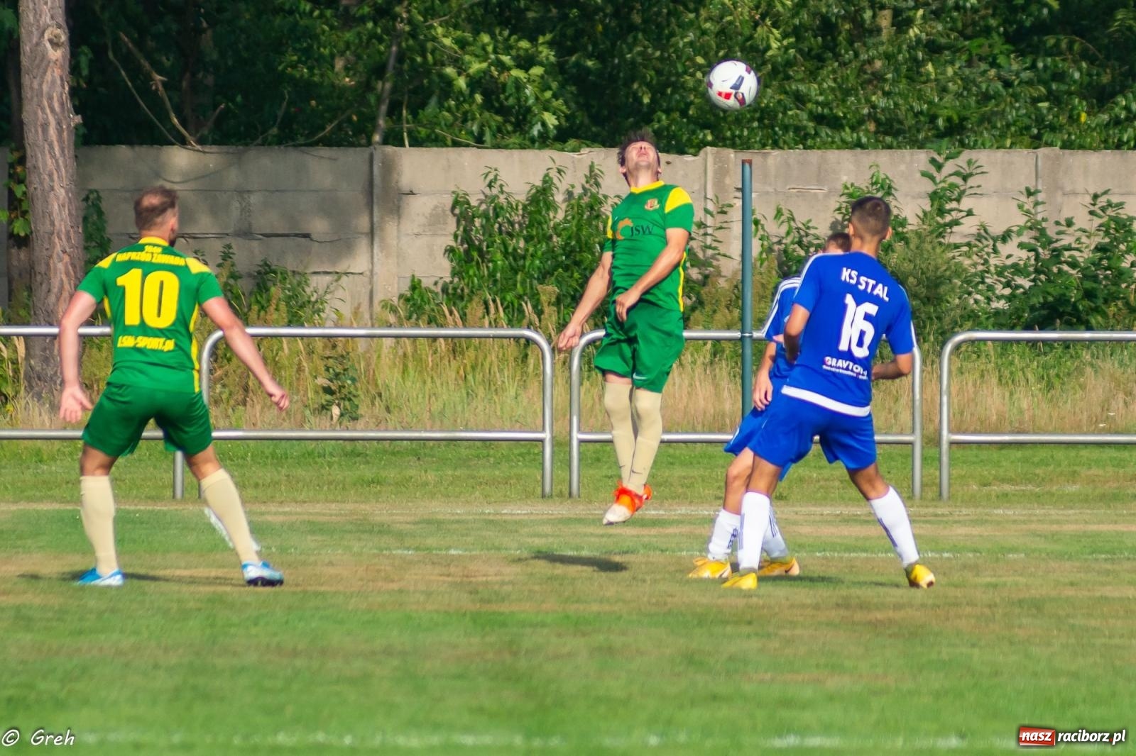 Zdjęcie w galerii na portalu naszraciborz.pl: B klasa. Pierwsze punkty beniaminka z Kuźni Raciborskiej [FOTO] wiadomości z regionu