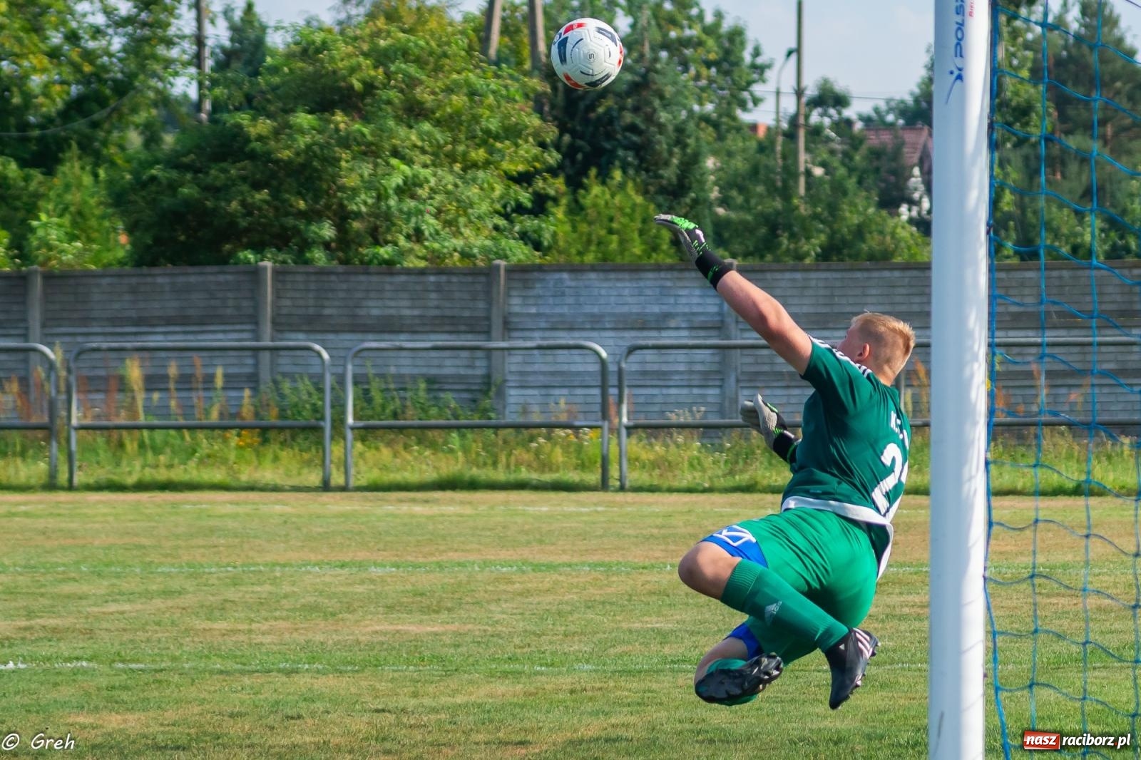 Zdjęcie w galerii na portalu naszraciborz.pl: B klasa. Pierwsze punkty beniaminka z Kuźni Raciborskiej [FOTO] wiadomości z regionu