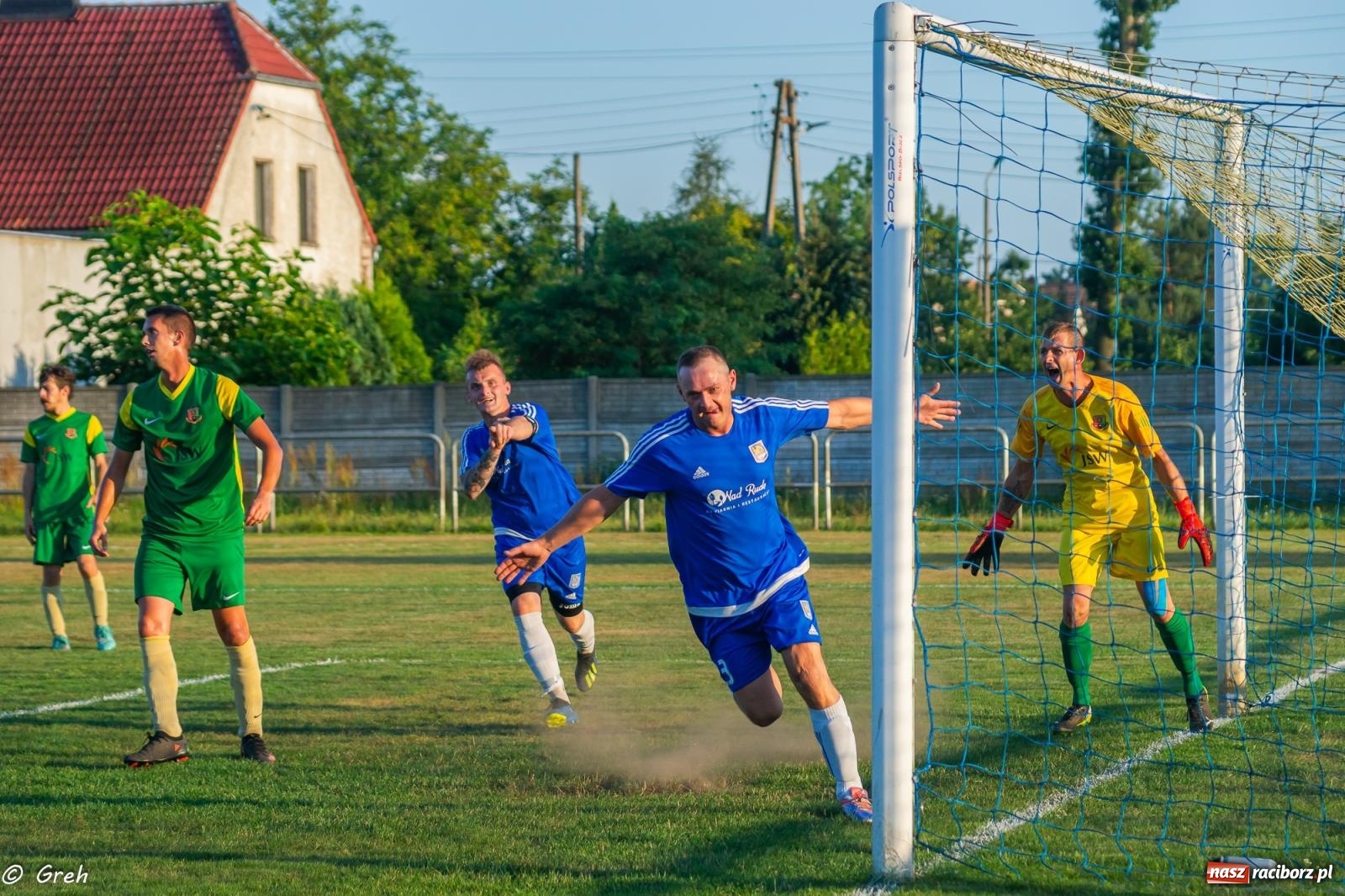 Zdjęcie w galerii na portalu naszraciborz.pl: B klasa. Pierwsze punkty beniaminka z Kuźni Raciborskiej [FOTO] wiadomości z regionu