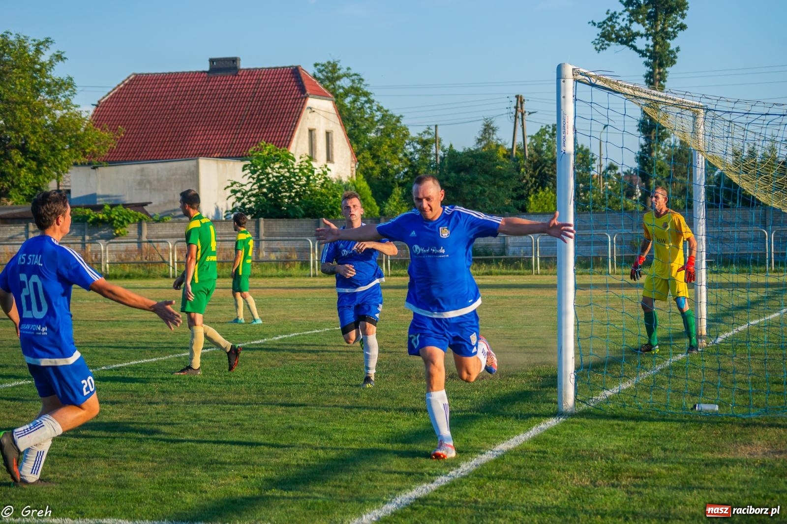 Zdjęcie w galerii na portalu naszraciborz.pl: B klasa. Pierwsze punkty beniaminka z Kuźni Raciborskiej [FOTO] wiadomości z regionu