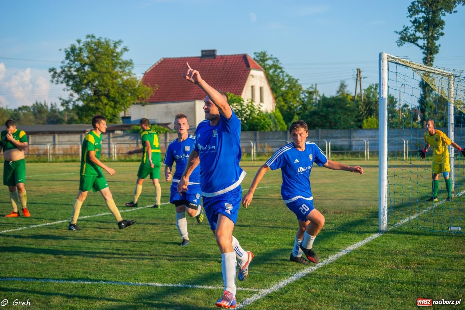 Zdjęcie w galerii na portalu naszraciborz.pl: B klasa. Pierwsze punkty beniaminka z Kuźni Raciborskiej [FOTO] wiadomości z regionu