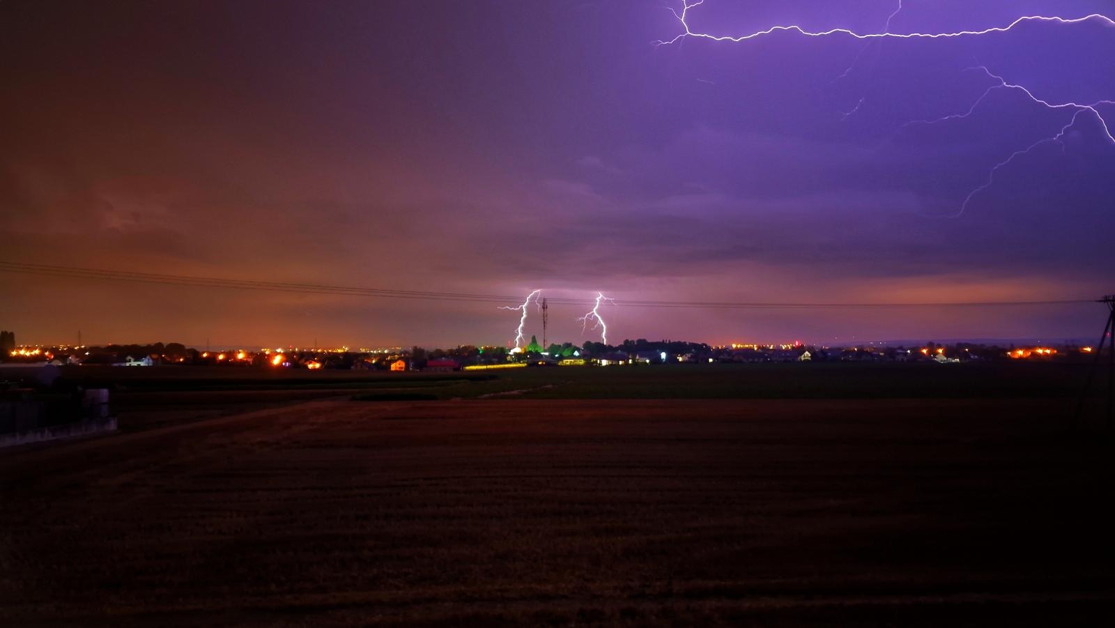 Zdjęcie w galerii na portalu naszraciborz.pl: Burza nad Raciborzem. Niesamowite zdjęcie i film wiadomości z regionu