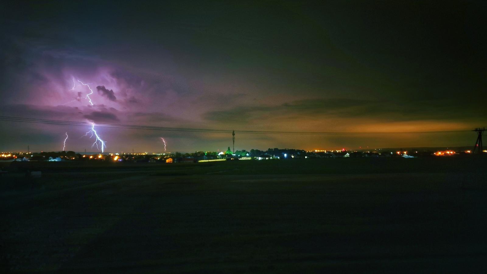Zdjęcie w galerii na portalu naszraciborz.pl: Burza nad Raciborzem. Niesamowite zdjęcie i film wiadomości z regionu