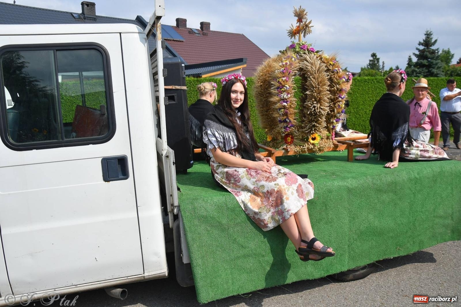 Zdjęcie w galerii na portalu naszraciborz.pl: W Wojnowicach na dożynkach jak w Hollywood [FOTO i WIDEO] wiadomości z regionu