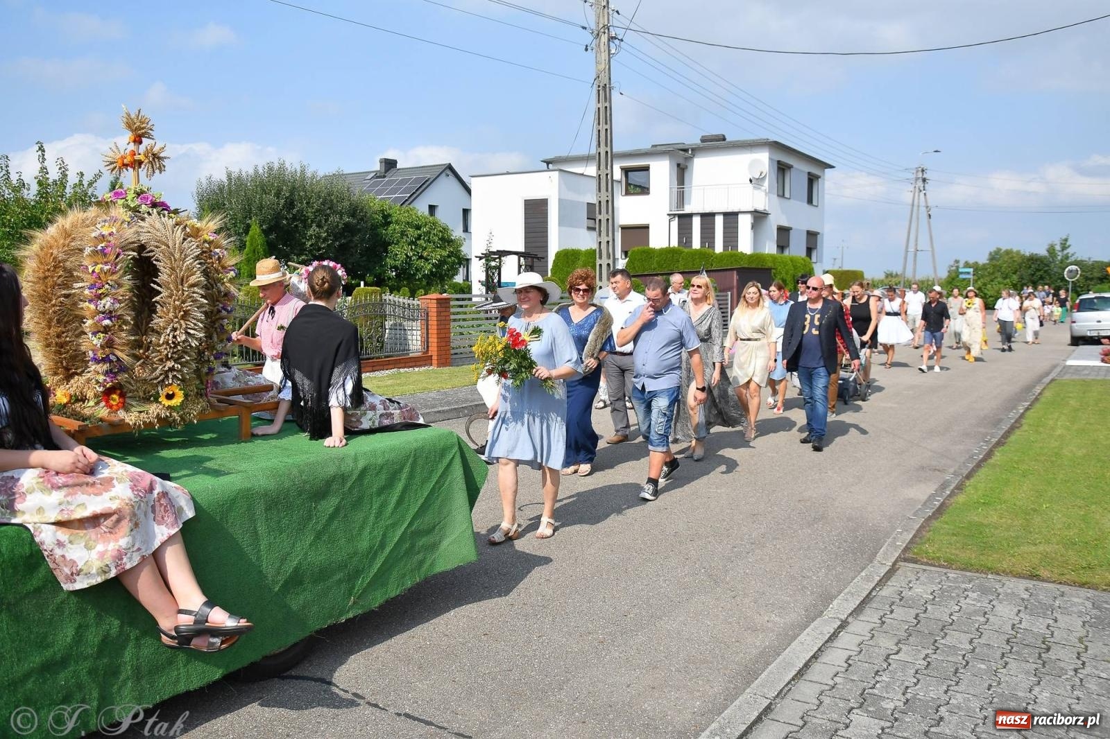 Zdjęcie w galerii na portalu naszraciborz.pl: W Wojnowicach na dożynkach jak w Hollywood [FOTO i WIDEO] wiadomości z regionu