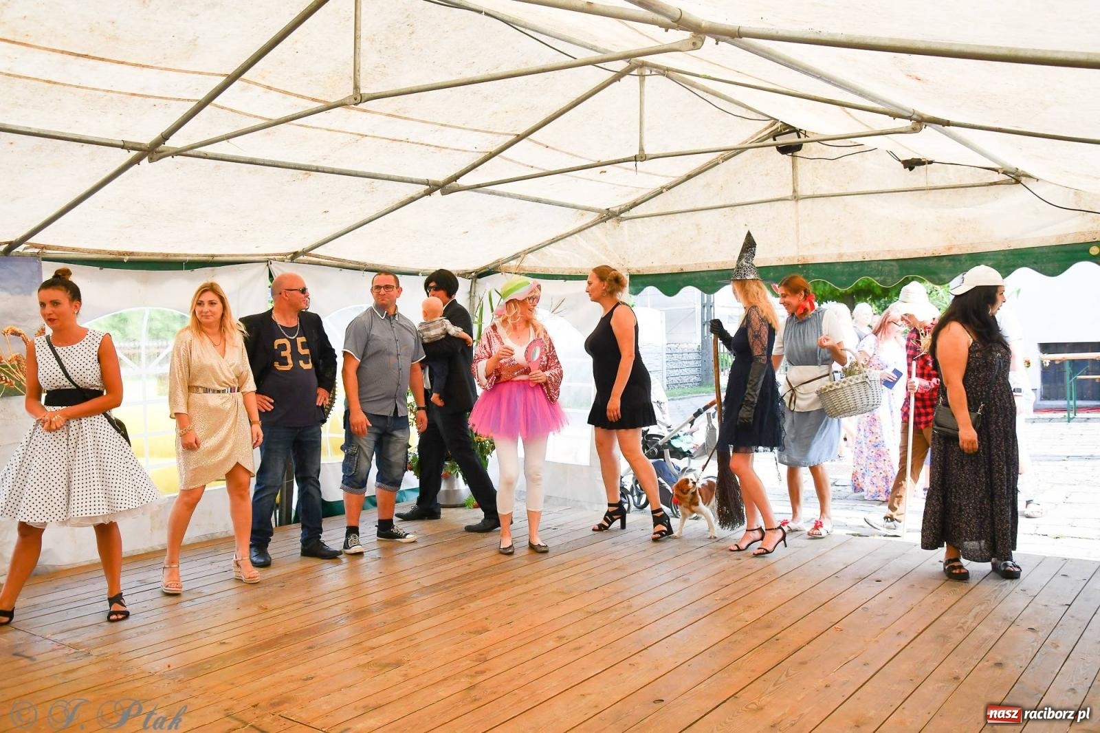 Zdjęcie w galerii na portalu naszraciborz.pl: W Wojnowicach na dożynkach jak w Hollywood [FOTO i WIDEO] wiadomości z regionu