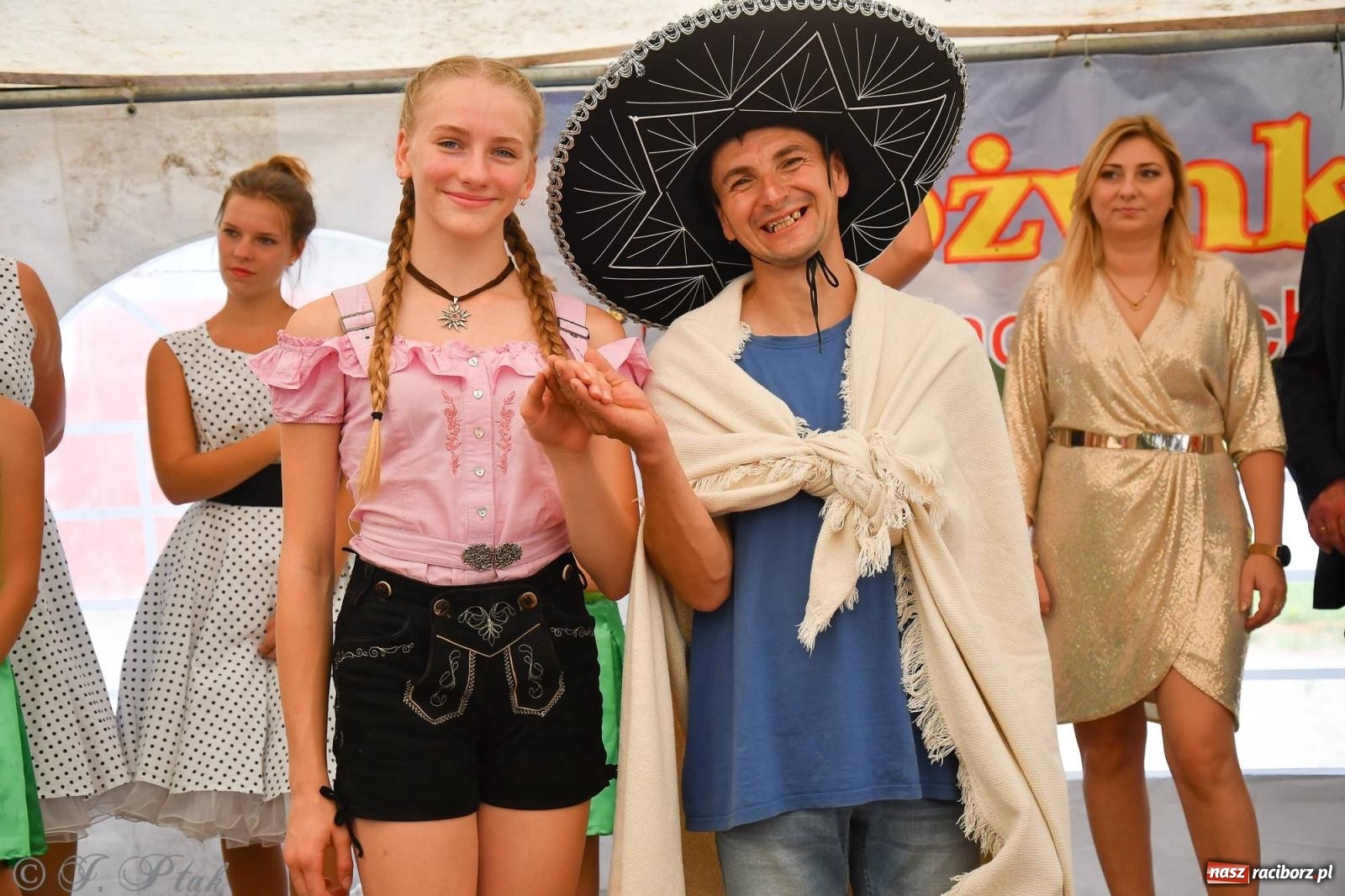 Zdjęcie w galerii na portalu naszraciborz.pl: W Wojnowicach na dożynkach jak w Hollywood [FOTO i WIDEO] wiadomości z regionu