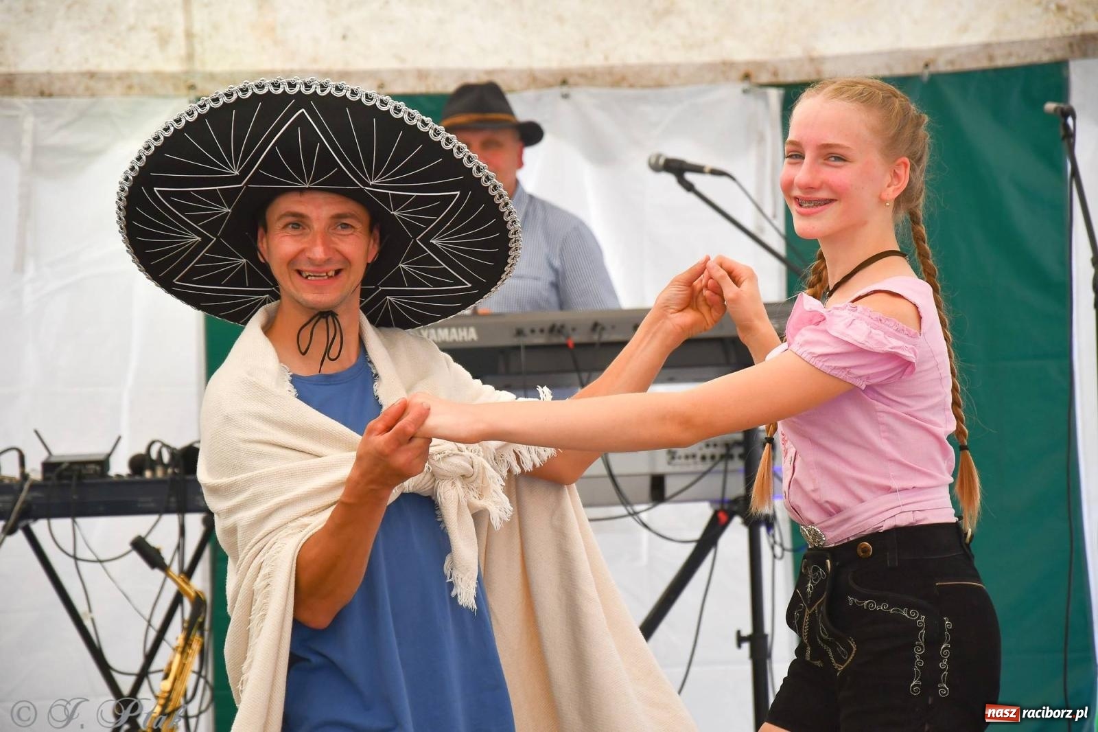 Zdjęcie w galerii na portalu naszraciborz.pl: W Wojnowicach na dożynkach jak w Hollywood [FOTO i WIDEO] wiadomości z regionu