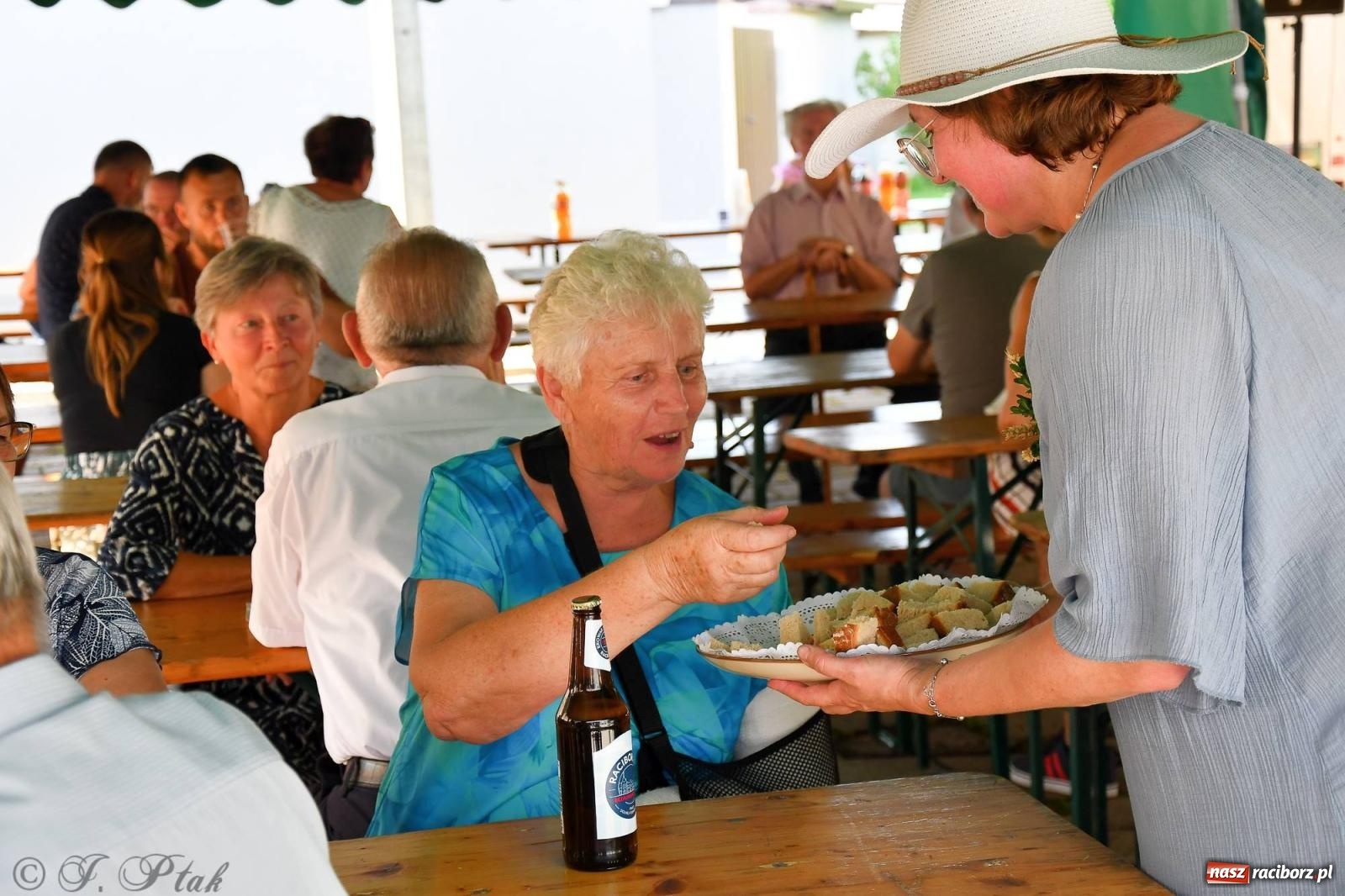 Zdjęcie w galerii na portalu naszraciborz.pl: W Wojnowicach na dożynkach jak w Hollywood [FOTO i WIDEO] wiadomości z regionu