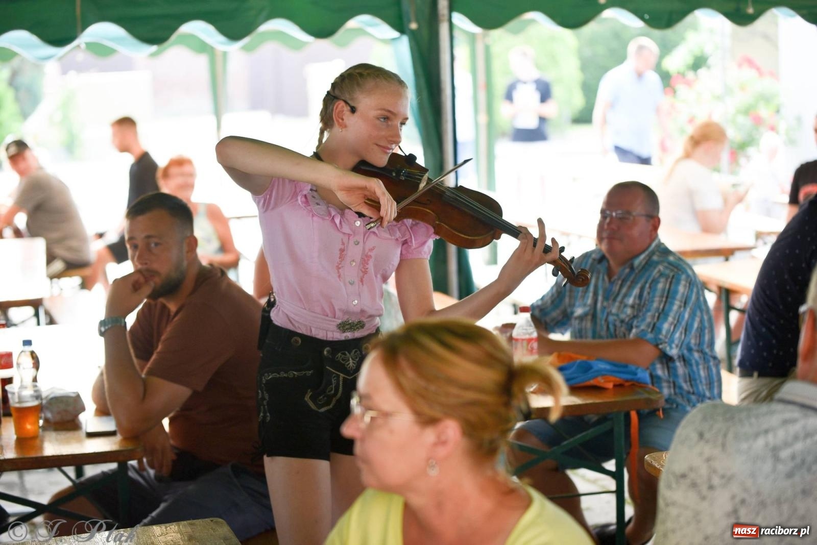 Zdjęcie w galerii na portalu naszraciborz.pl: W Wojnowicach na dożynkach jak w Hollywood [FOTO i WIDEO] wiadomości z regionu