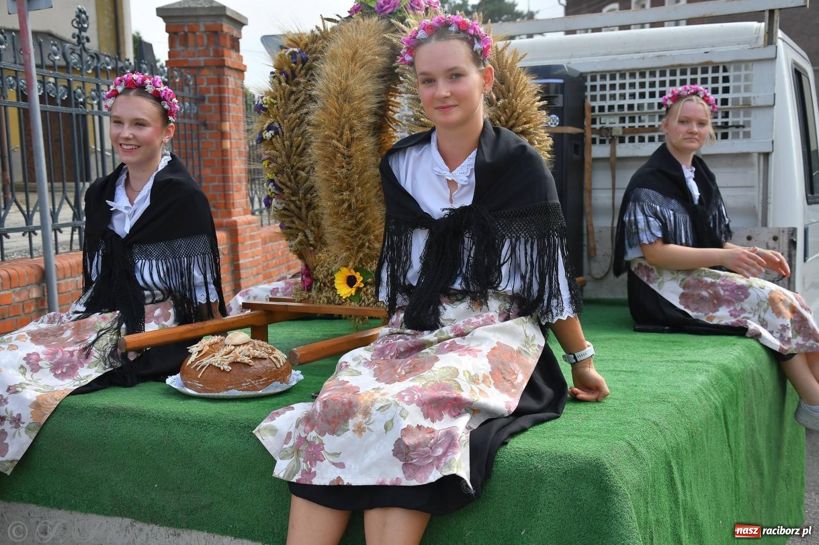 Zdjęcie w galerii na portalu naszraciborz.pl: W Wojnowicach na dożynkach jak w Hollywood [FOTO i WIDEO] wiadomości z regionu