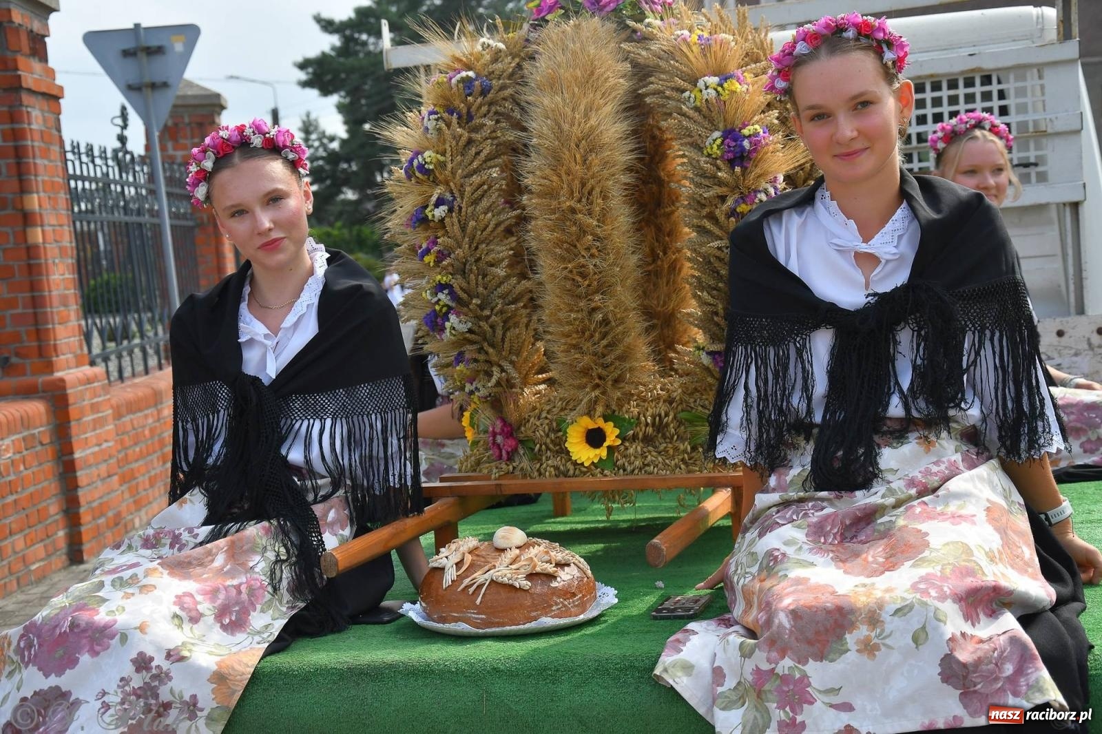 Zdjęcie w galerii na portalu naszraciborz.pl: W Wojnowicach na dożynkach jak w Hollywood [FOTO i WIDEO] wiadomości z regionu