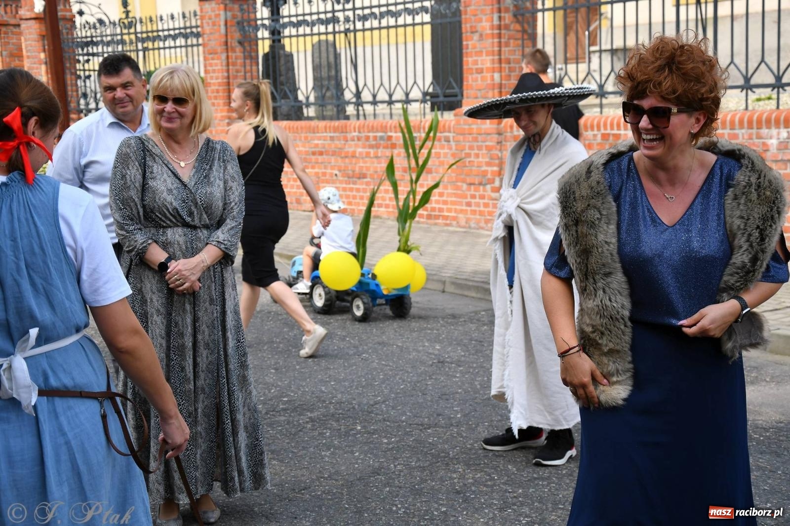 Zdjęcie w galerii na portalu naszraciborz.pl: W Wojnowicach na dożynkach jak w Hollywood [FOTO i WIDEO] wiadomości z regionu