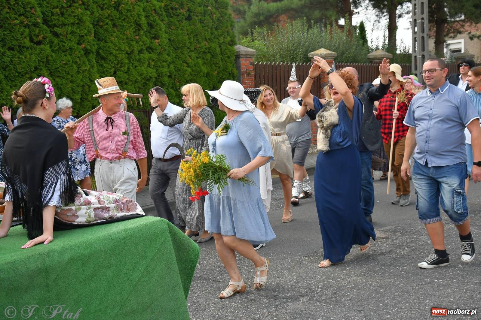 Zdjęcie w galerii na portalu naszraciborz.pl: W Wojnowicach na dożynkach jak w Hollywood [FOTO i WIDEO] wiadomości z regionu
