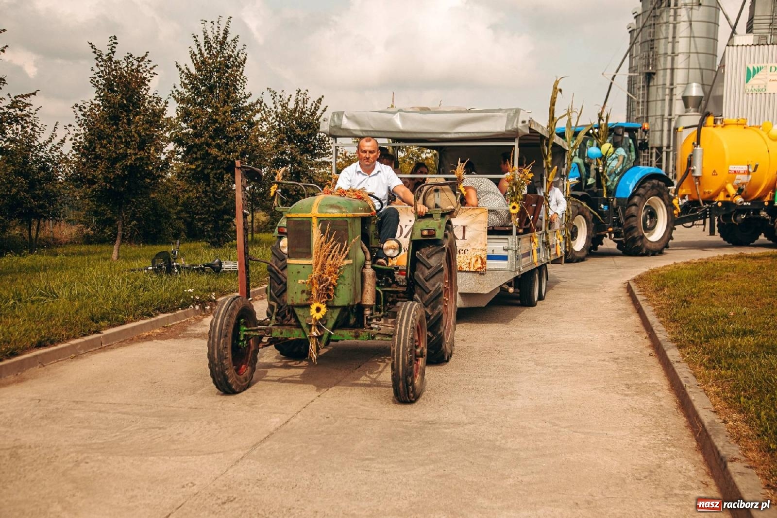 Zdjęcie w galerii na portalu naszraciborz.pl: Święto plonów w parafii Modzurów [FOTO i WIDEO] wiadomości z regionu
