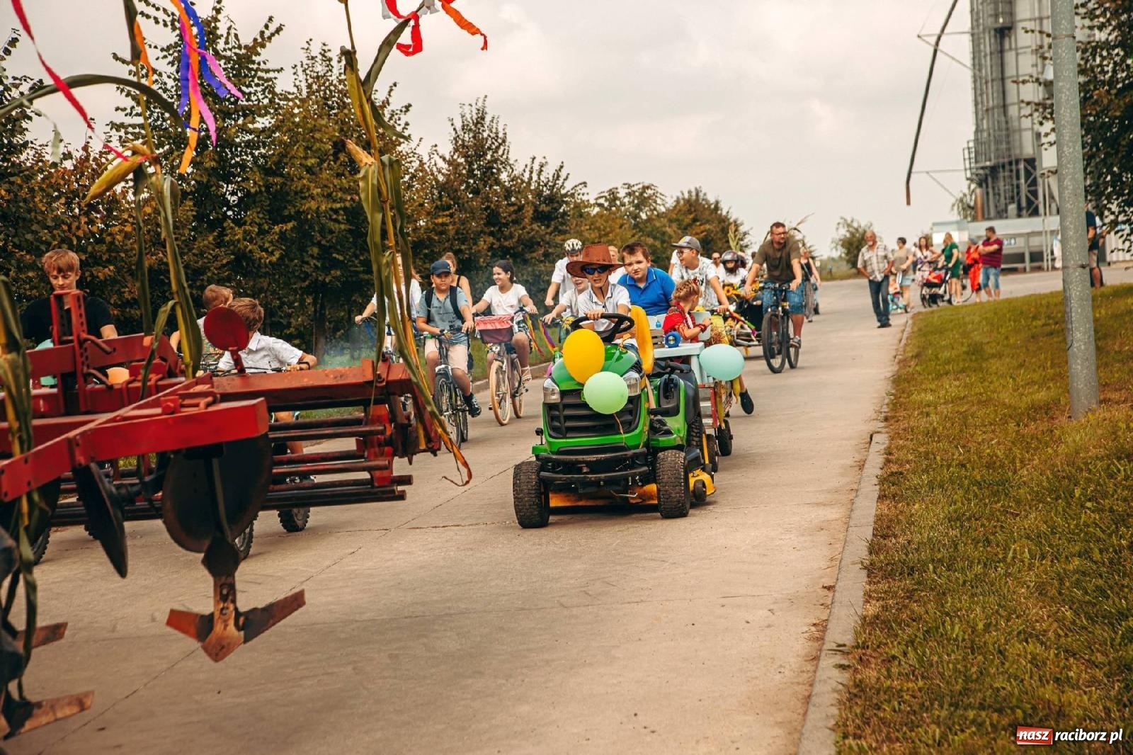 Zdjęcie w galerii na portalu naszraciborz.pl: Święto plonów w parafii Modzurów [FOTO i WIDEO] wiadomości z regionu