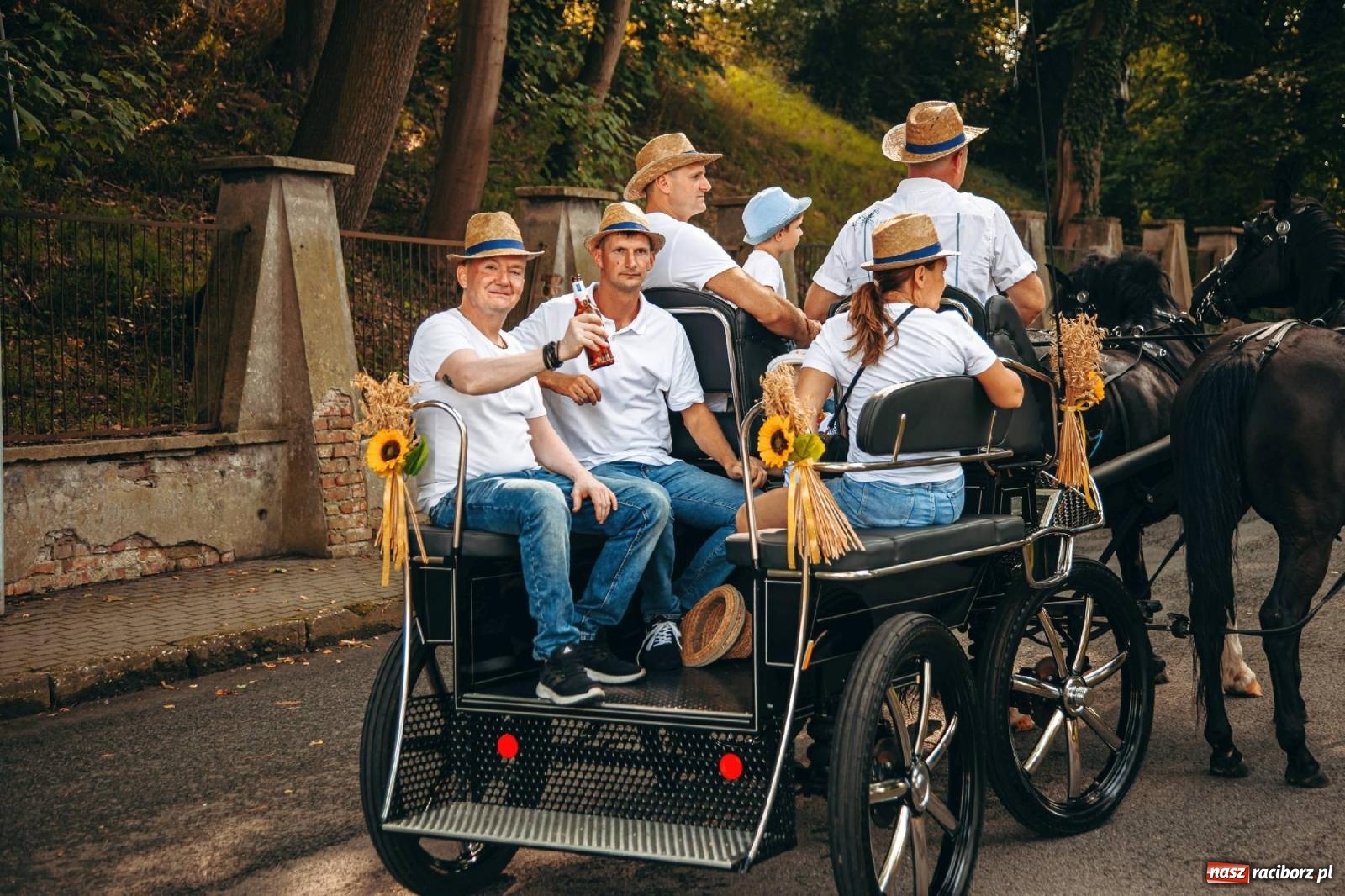 Zdjęcie w galerii na portalu naszraciborz.pl: Z Krowiarek do Amandowa. Dożynki 2023 [FOTO i WIDEO] wiadomości z regionu
