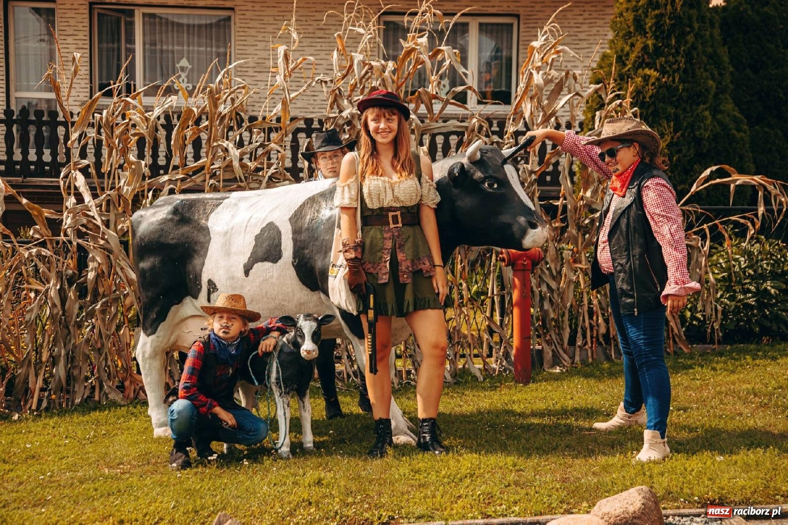 Zdjęcie w galerii na portalu naszraciborz.pl: Z Krowiarek do Amandowa. Dożynki 2023 [FOTO i WIDEO] wiadomości z regionu