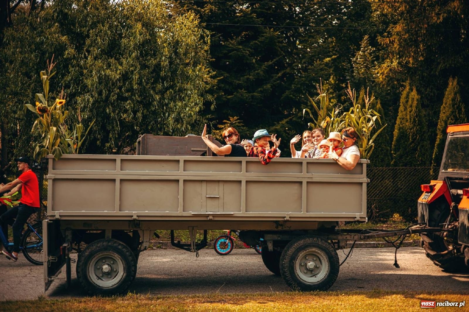 Zdjęcie w galerii na portalu naszraciborz.pl: Z Krowiarek do Amandowa. Dożynki 2023 [FOTO i WIDEO] wiadomości z regionu