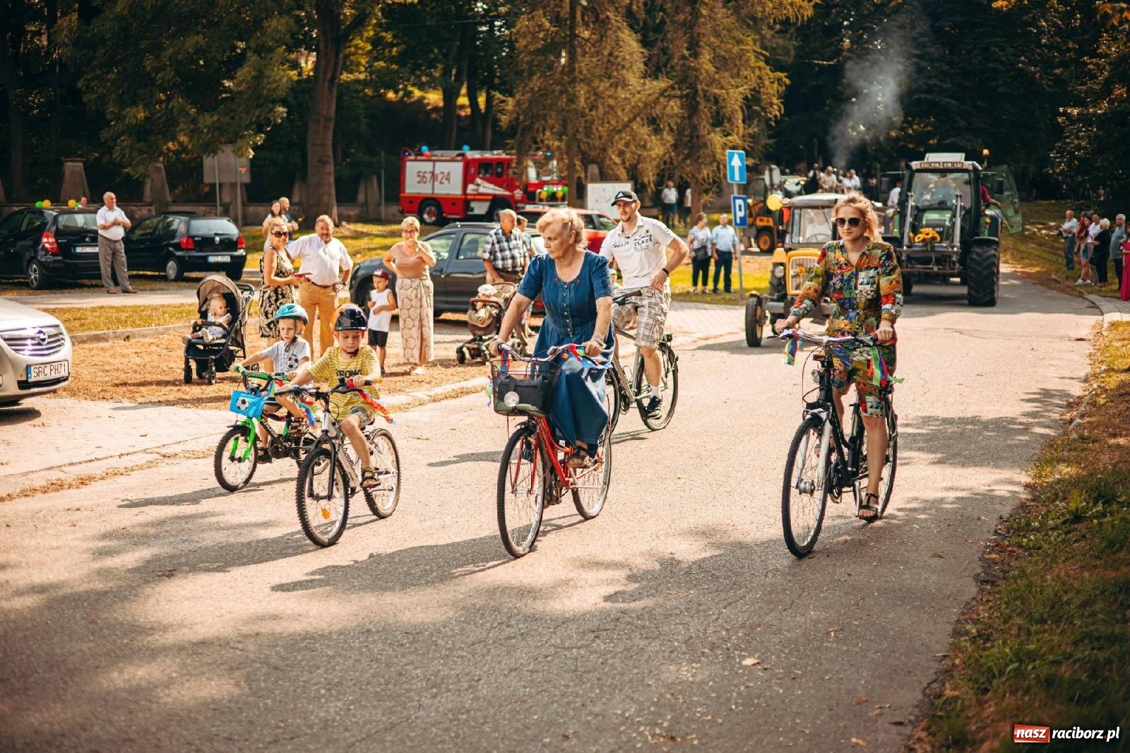 Zdjęcie w galerii na portalu naszraciborz.pl: Z Krowiarek do Amandowa. Dożynki 2023 [FOTO i WIDEO] wiadomości z regionu