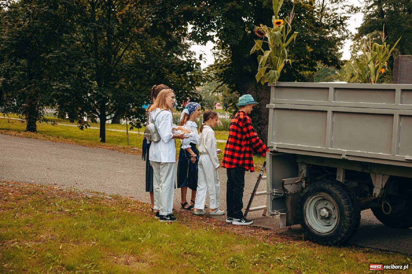Zdjęcie w galerii na portalu naszraciborz.pl: Z Krowiarek do Amandowa. Dożynki 2023 [FOTO i WIDEO] wiadomości z regionu