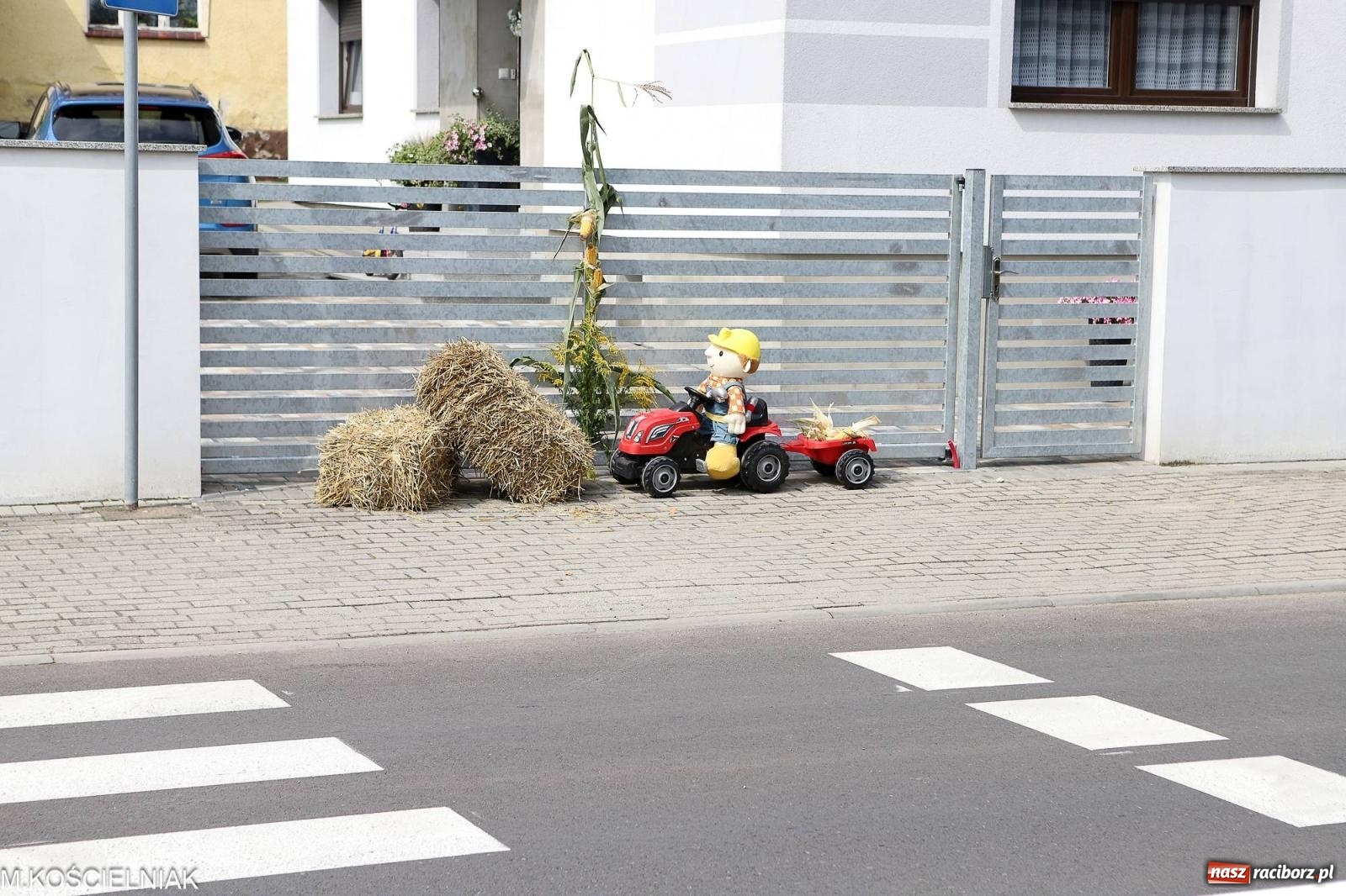 Zdjęcie w galerii na portalu naszraciborz.pl: Dożynki w Krzyżanowicach. Po co nam dalekie kraje jak nasz basen to Hawaje wiadomości z regionu