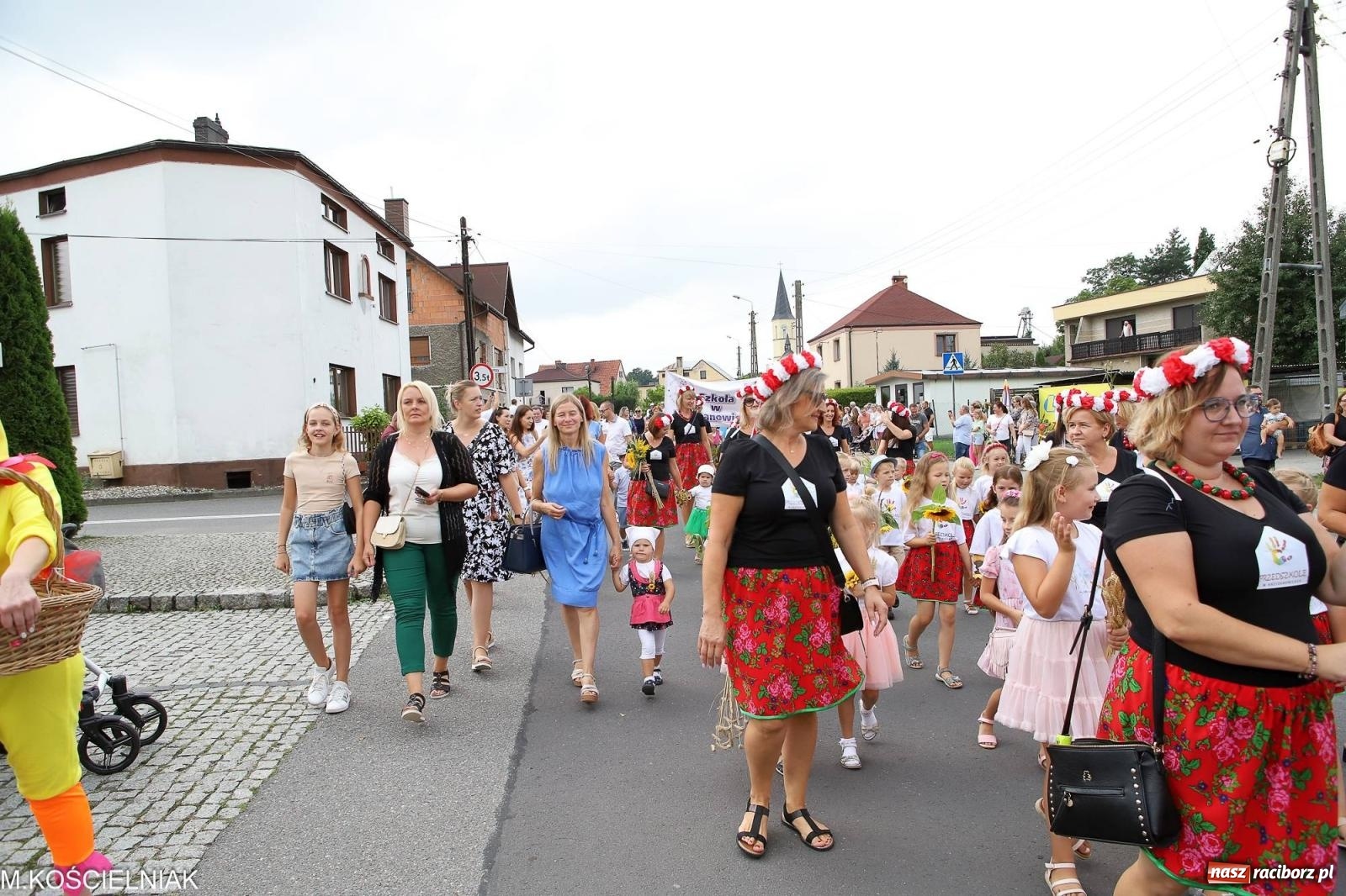 Zdjęcie w galerii na portalu naszraciborz.pl: Dożynki w Krzyżanowicach. Po co nam dalekie kraje jak nasz basen to Hawaje wiadomości z regionu