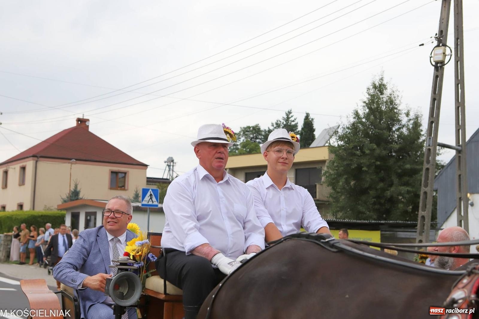 Zdjęcie w galerii na portalu naszraciborz.pl: Dożynki w Krzyżanowicach. Po co nam dalekie kraje jak nasz basen to Hawaje wiadomości z regionu
