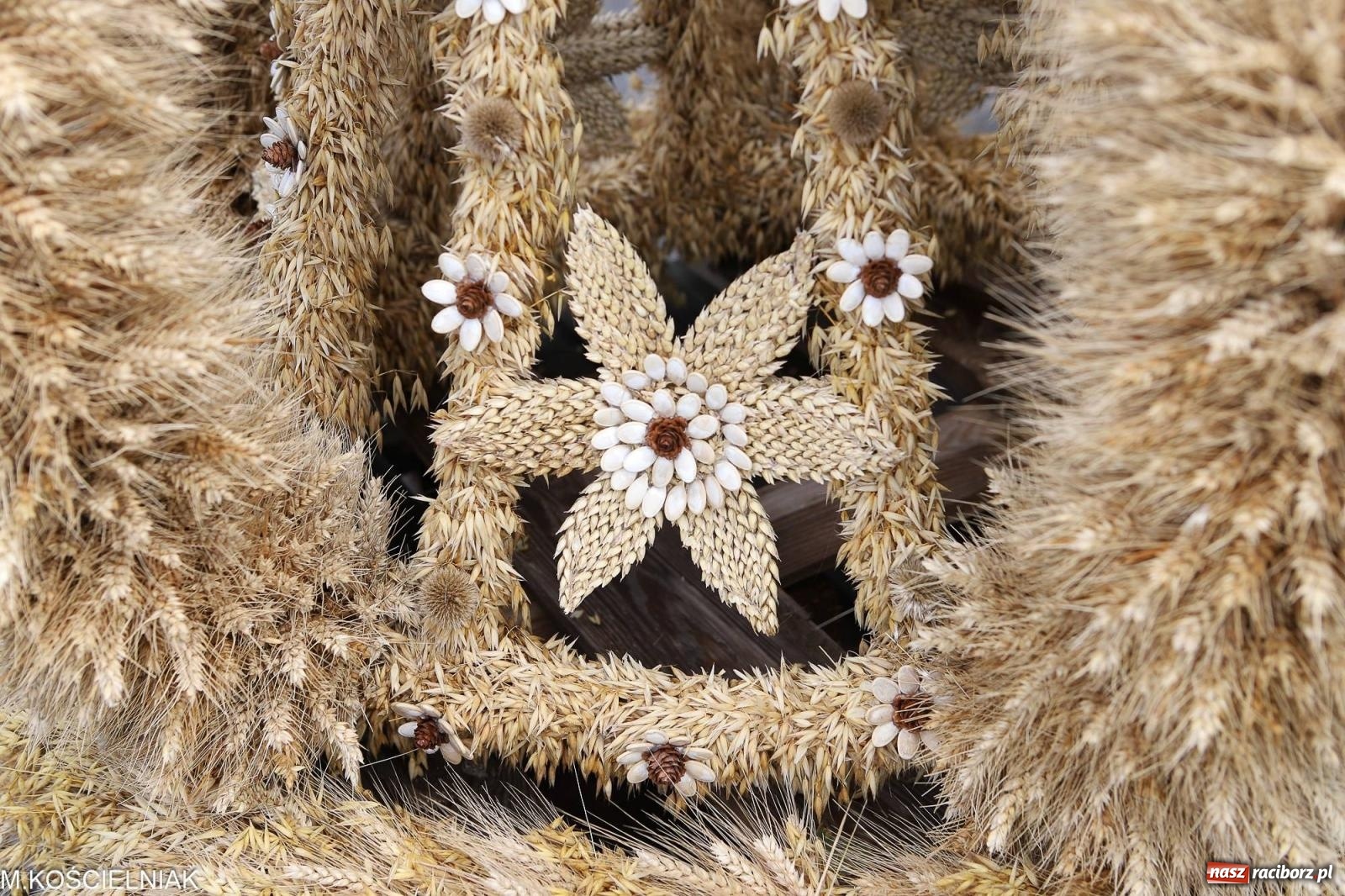 Zdjęcie w galerii na portalu naszraciborz.pl: Dożynki w Krzyżanowicach. Po co nam dalekie kraje jak nasz basen to Hawaje wiadomości z regionu