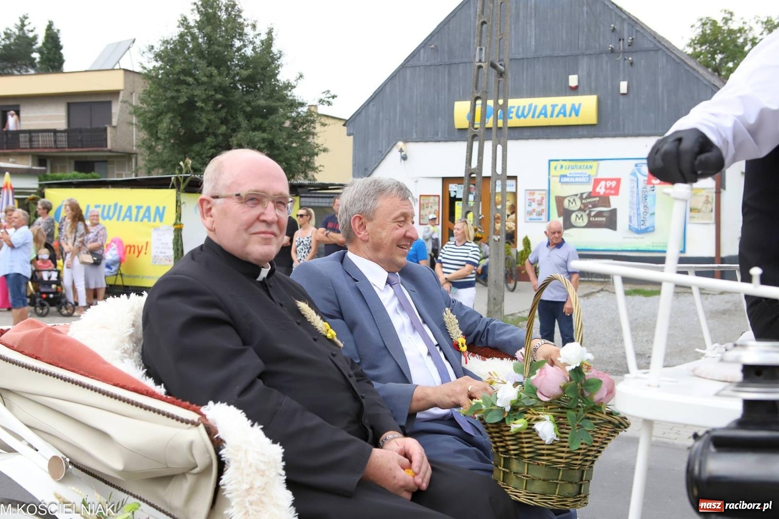 Zdjęcie w galerii na portalu naszraciborz.pl: Dożynki w Krzyżanowicach. Po co nam dalekie kraje jak nasz basen to Hawaje wiadomości z regionu