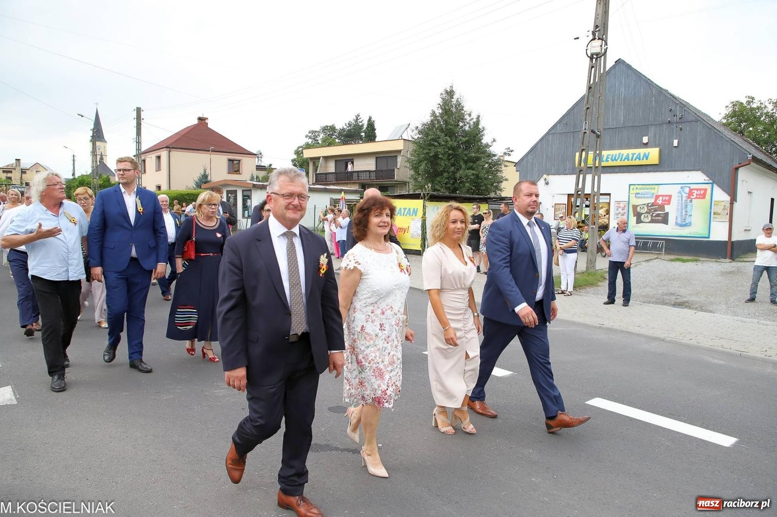 Zdjęcie w galerii na portalu naszraciborz.pl: Dożynki w Krzyżanowicach. Po co nam dalekie kraje jak nasz basen to Hawaje wiadomości z regionu