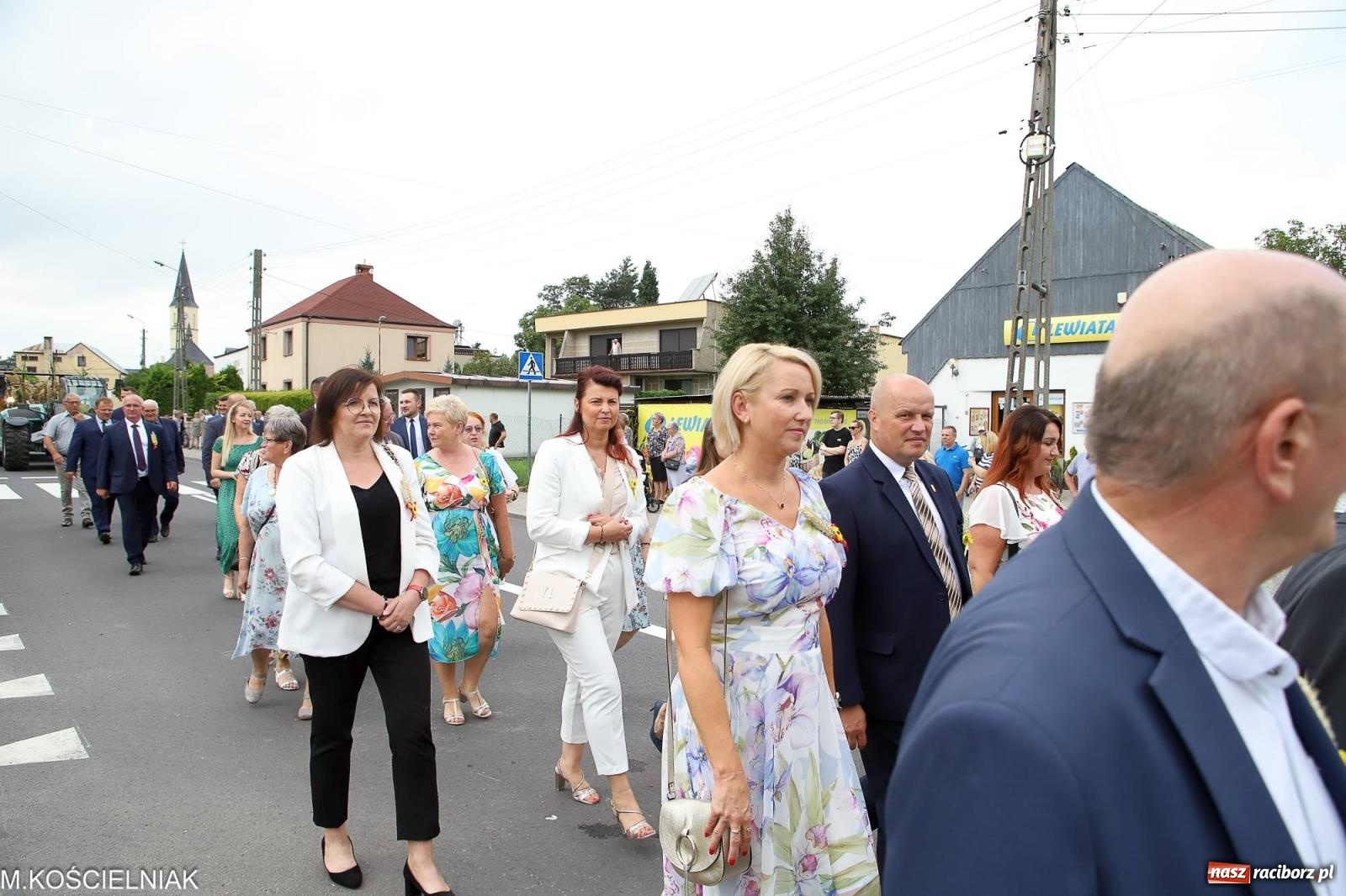 Zdjęcie w galerii na portalu naszraciborz.pl: Dożynki w Krzyżanowicach. Po co nam dalekie kraje jak nasz basen to Hawaje wiadomości z regionu