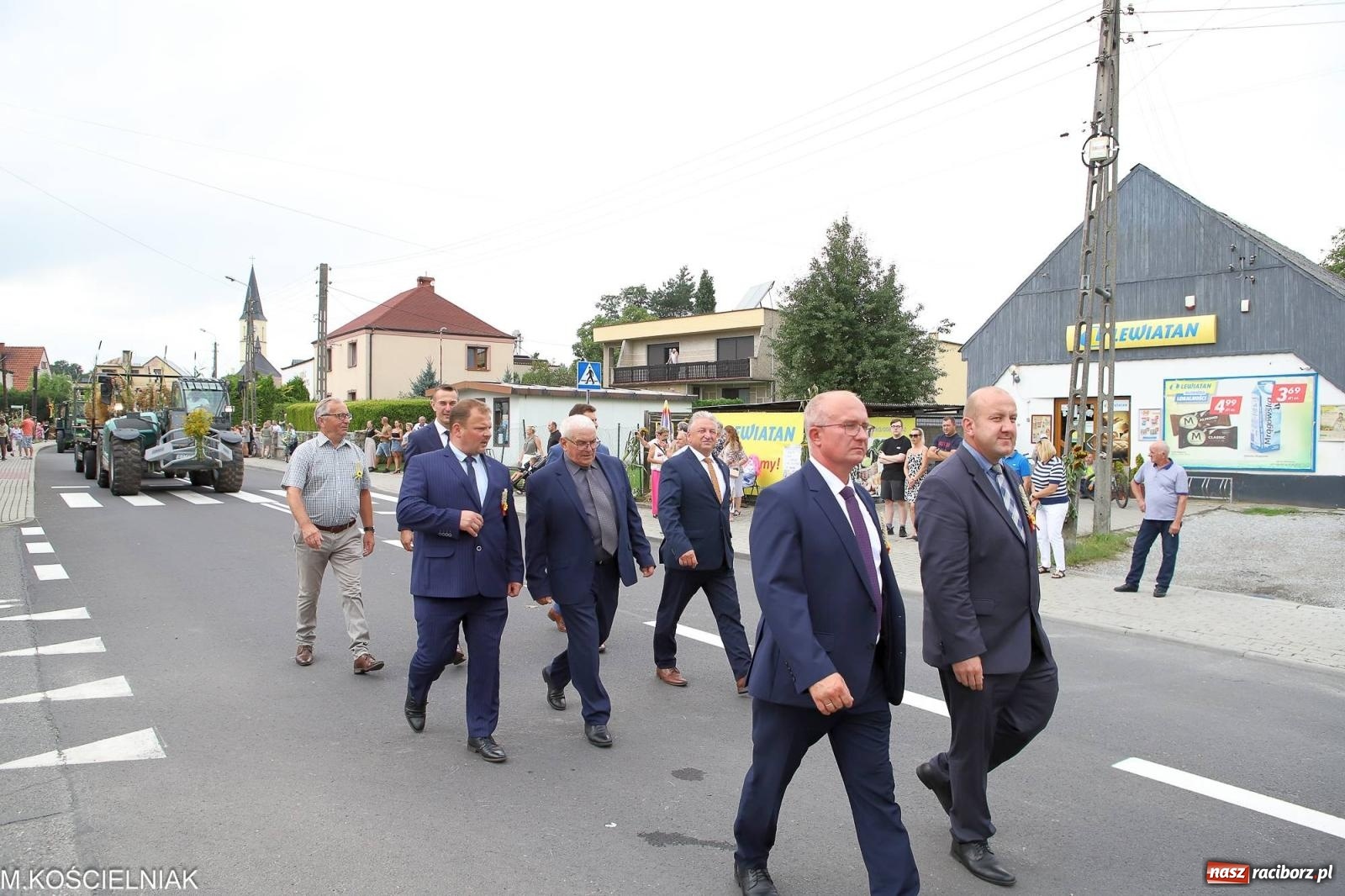 Zdjęcie w galerii na portalu naszraciborz.pl: Dożynki w Krzyżanowicach. Po co nam dalekie kraje jak nasz basen to Hawaje wiadomości z regionu