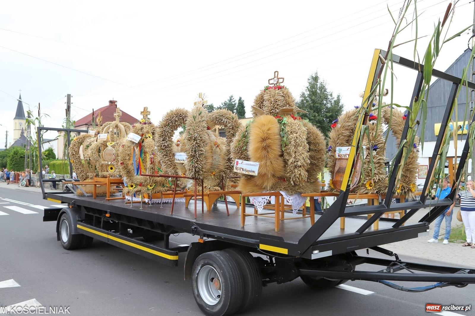 Zdjęcie w galerii na portalu naszraciborz.pl: Dożynki w Krzyżanowicach. Po co nam dalekie kraje jak nasz basen to Hawaje wiadomości z regionu