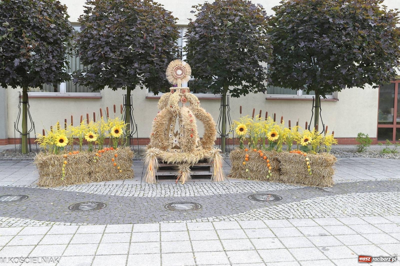 Zdjęcie w galerii na portalu naszraciborz.pl: Dożynki w Krzyżanowicach. Po co nam dalekie kraje jak nasz basen to Hawaje wiadomości z regionu