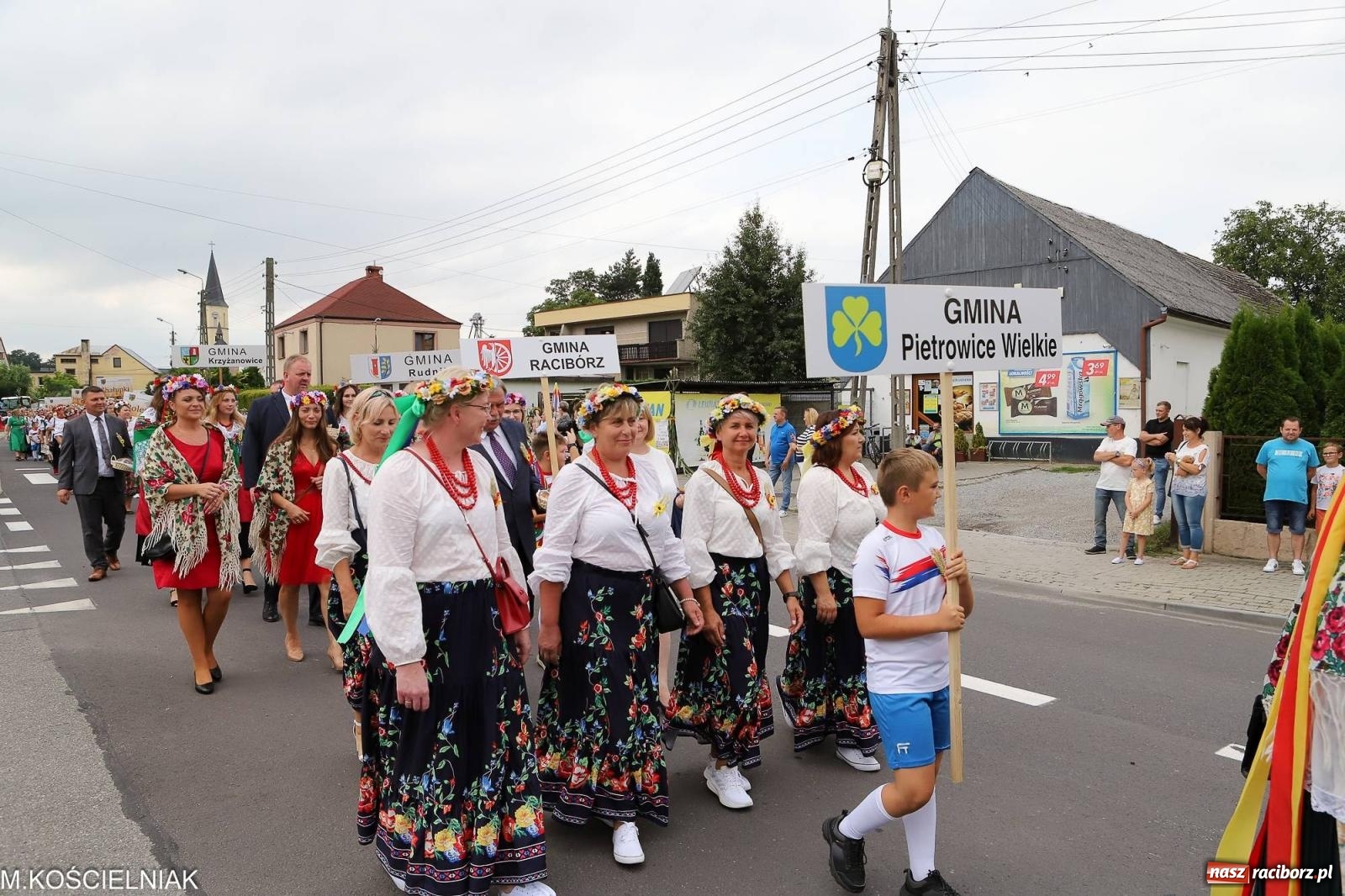 Zdjęcie w galerii na portalu naszraciborz.pl: Dożynki w Krzyżanowicach. Po co nam dalekie kraje jak nasz basen to Hawaje wiadomości z regionu
