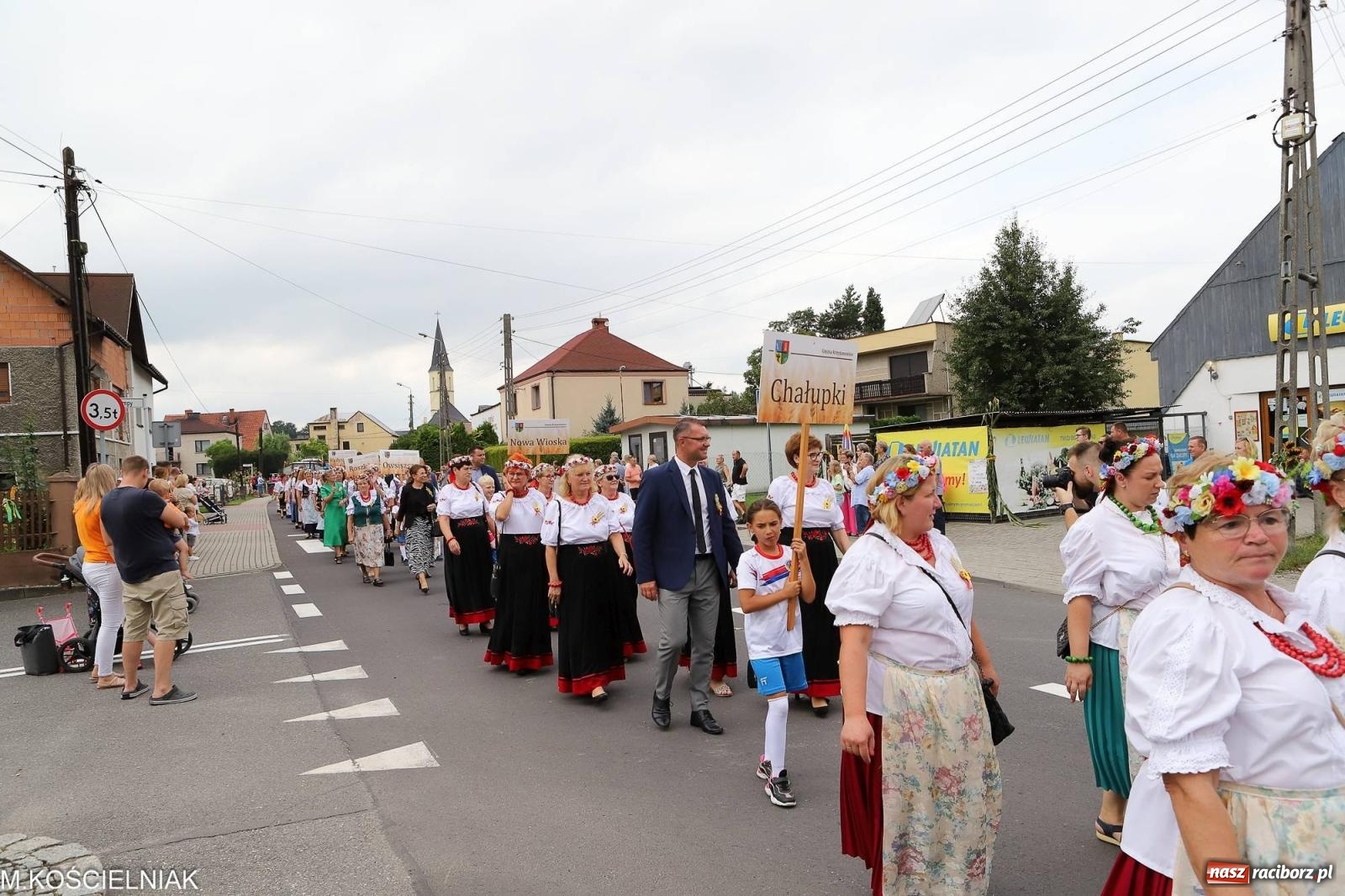 Zdjęcie w galerii na portalu naszraciborz.pl: Dożynki w Krzyżanowicach. Po co nam dalekie kraje jak nasz basen to Hawaje wiadomości z regionu