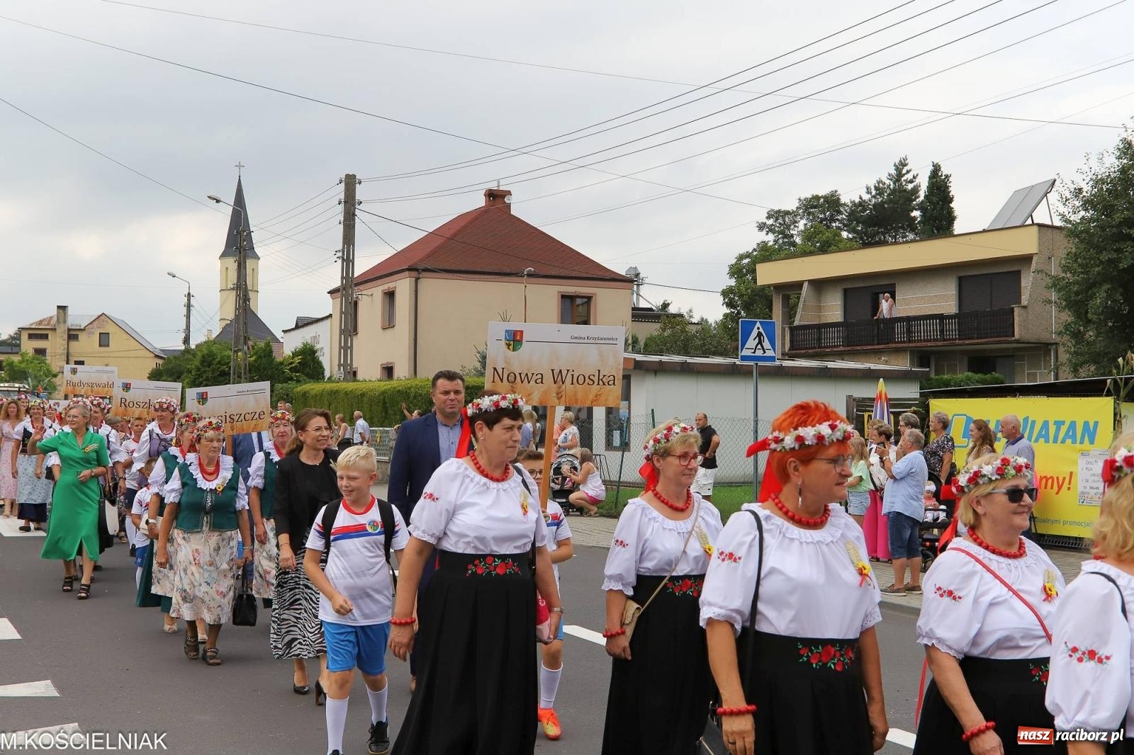 Zdjęcie w galerii na portalu naszraciborz.pl: Dożynki w Krzyżanowicach. Po co nam dalekie kraje jak nasz basen to Hawaje wiadomości z regionu