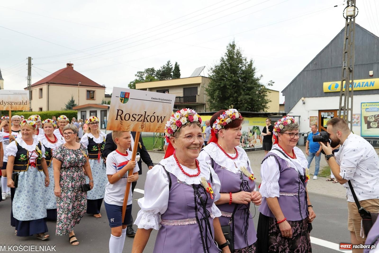 Zdjęcie w galerii na portalu naszraciborz.pl: Dożynki w Krzyżanowicach. Po co nam dalekie kraje jak nasz basen to Hawaje wiadomości z regionu