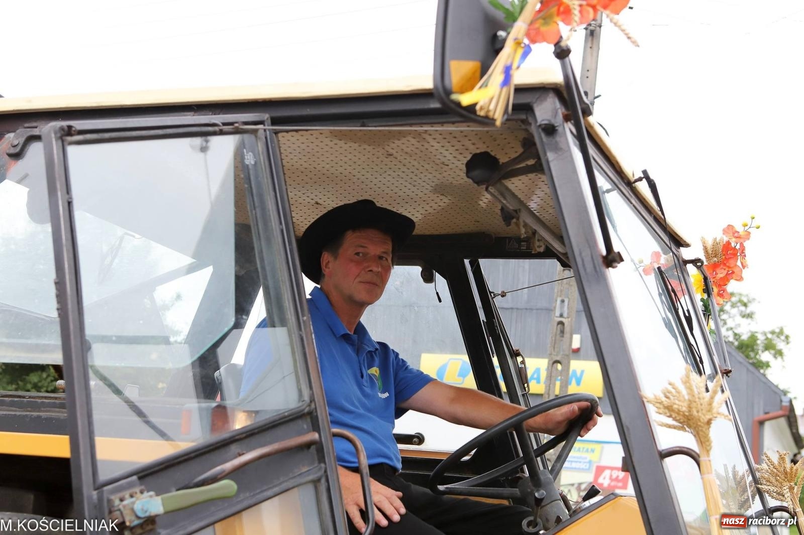 Zdjęcie w galerii na portalu naszraciborz.pl: Dożynki w Krzyżanowicach. Po co nam dalekie kraje jak nasz basen to Hawaje wiadomości z regionu