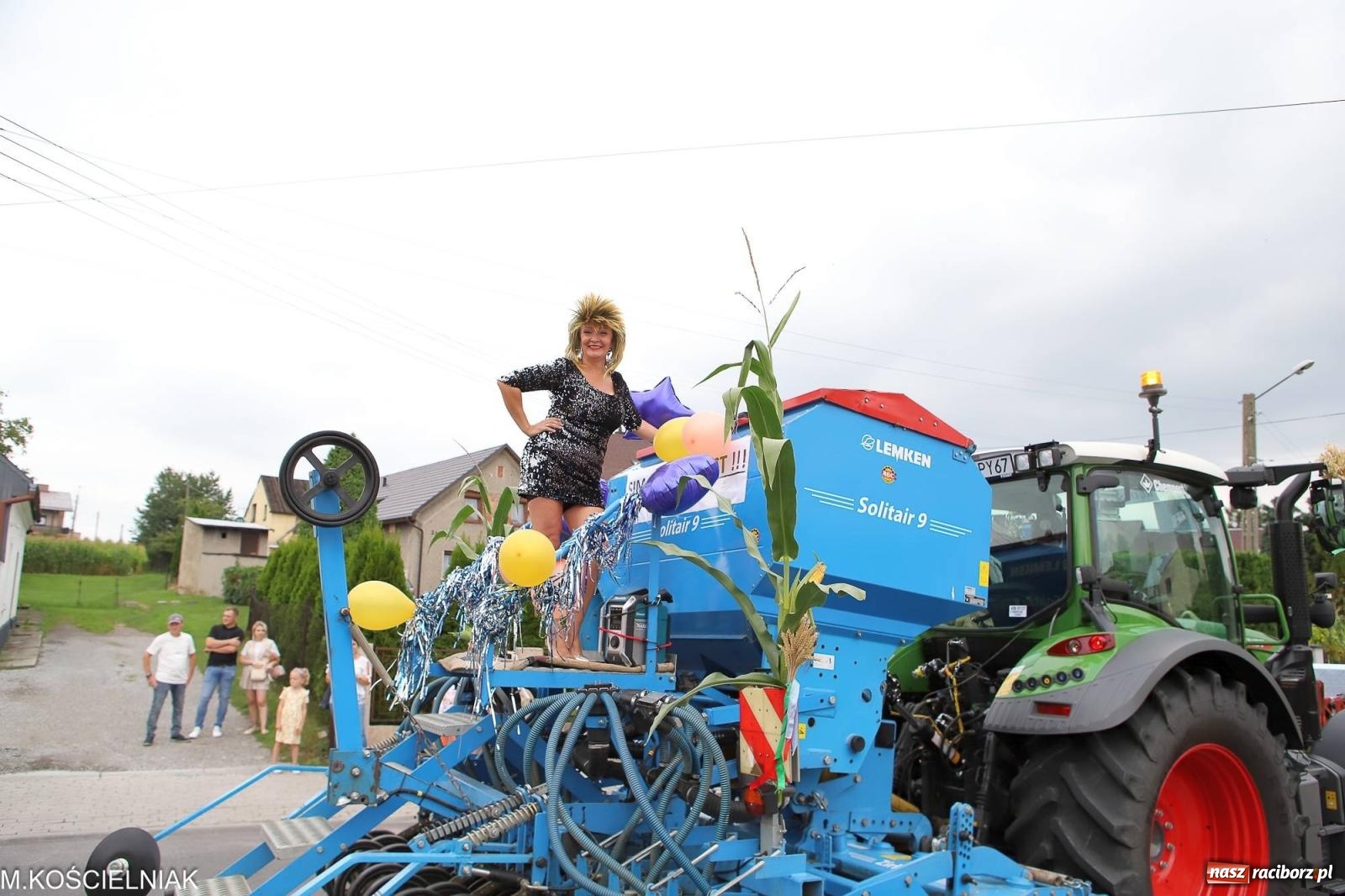 Zdjęcie w galerii na portalu naszraciborz.pl: Dożynki w Krzyżanowicach. Po co nam dalekie kraje jak nasz basen to Hawaje wiadomości z regionu