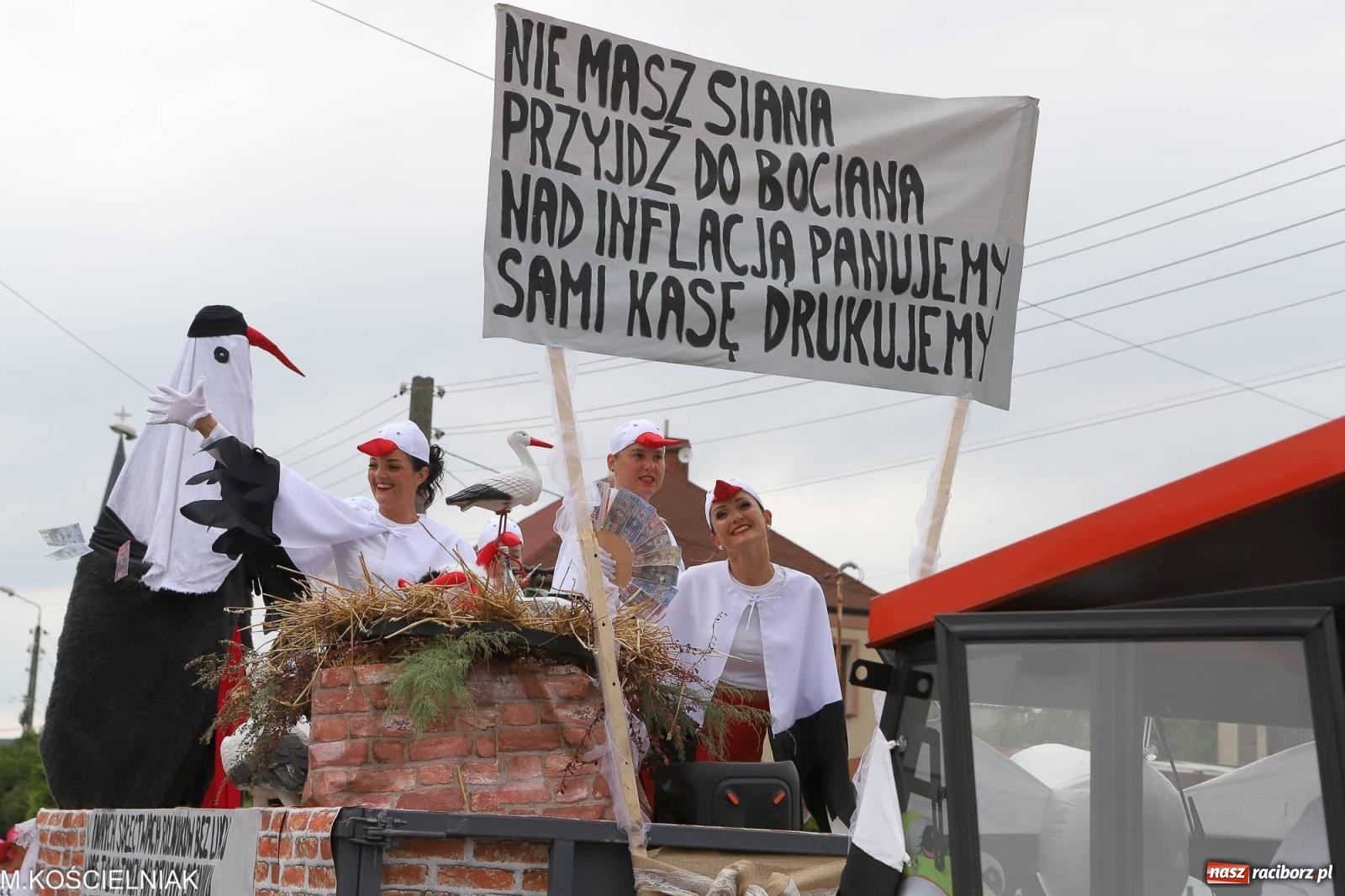 Zdjęcie w galerii na portalu naszraciborz.pl: Dożynki w Krzyżanowicach. Po co nam dalekie kraje jak nasz basen to Hawaje wiadomości z regionu