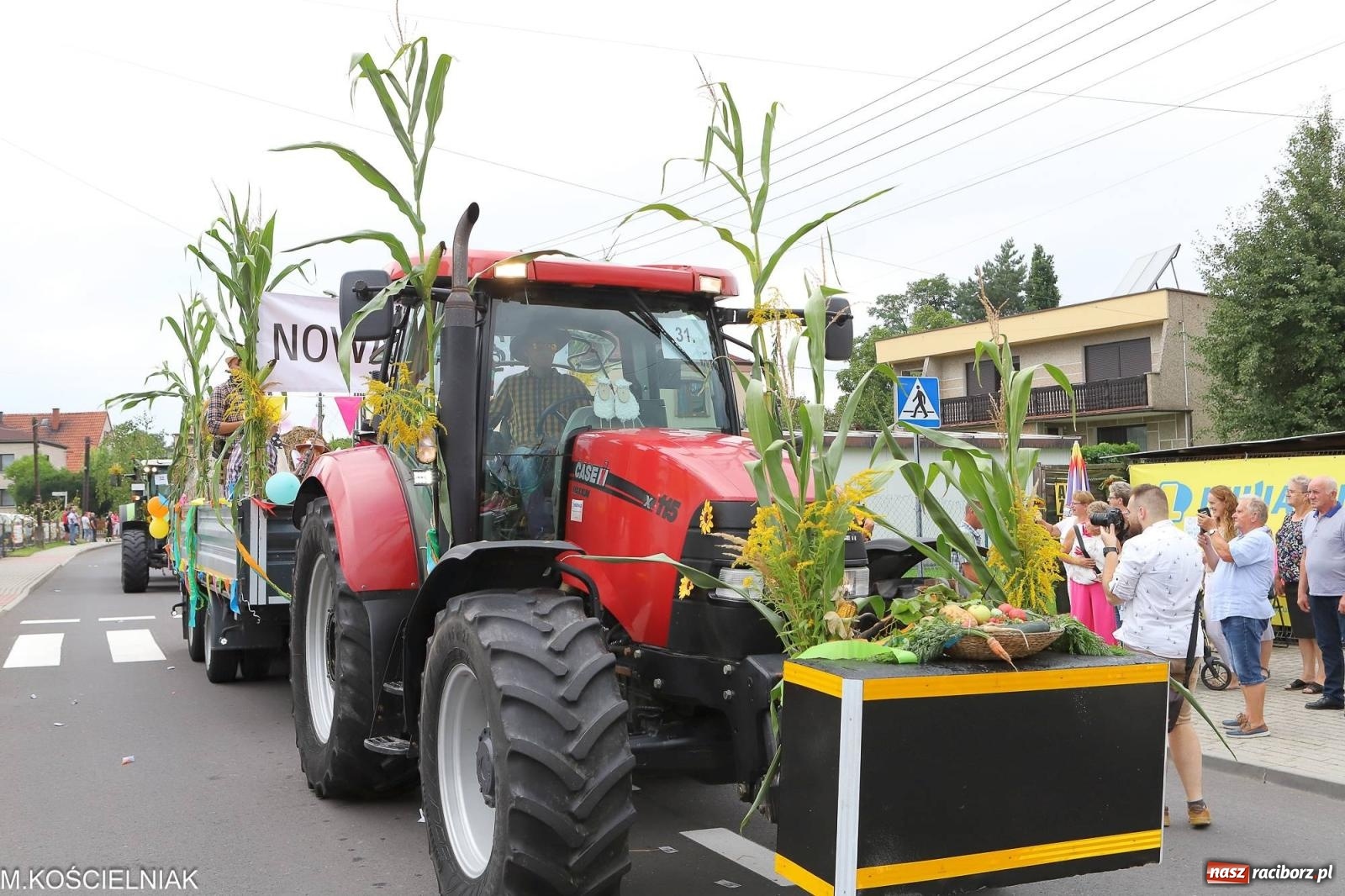 Zdjęcie w galerii na portalu naszraciborz.pl: Dożynki w Krzyżanowicach. Po co nam dalekie kraje jak nasz basen to Hawaje wiadomości z regionu