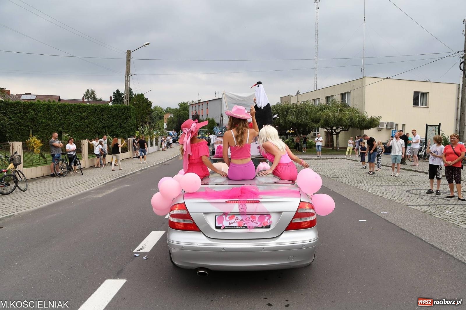 Zdjęcie w galerii na portalu naszraciborz.pl: Dożynki w Krzyżanowicach. Po co nam dalekie kraje jak nasz basen to Hawaje wiadomości z regionu