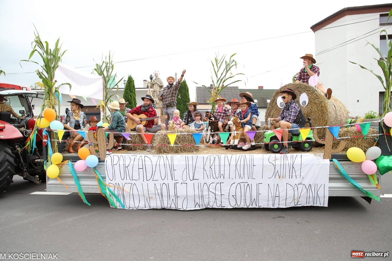 Zdjęcie w galerii na portalu naszraciborz.pl: Dożynki w Krzyżanowicach. Po co nam dalekie kraje jak nasz basen to Hawaje wiadomości z regionu